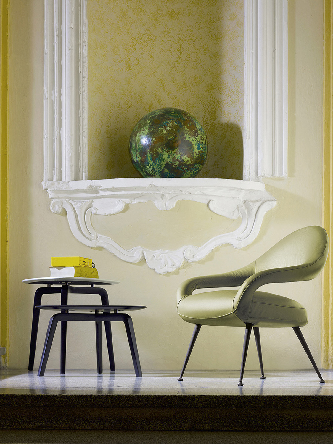 08 fiorile triangular small table 08 fiorile triangular small table