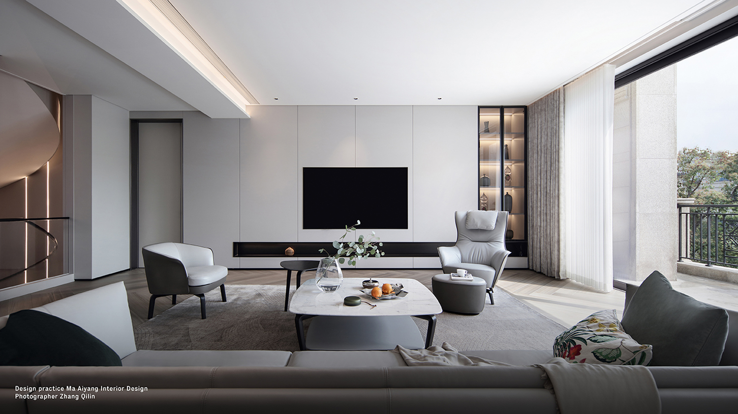 01 mamy blue armchair