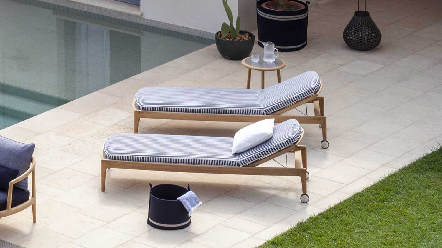 the secret garden sunbed hover the secret garden sunbed hover